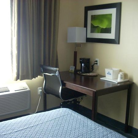Days Inn & Suites By Wyndham Ozone Park/Jfk Airport New York Exterior photo
