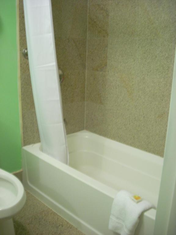 Days Inn & Suites By Wyndham Ozone Park/Jfk Airport New York Room photo
