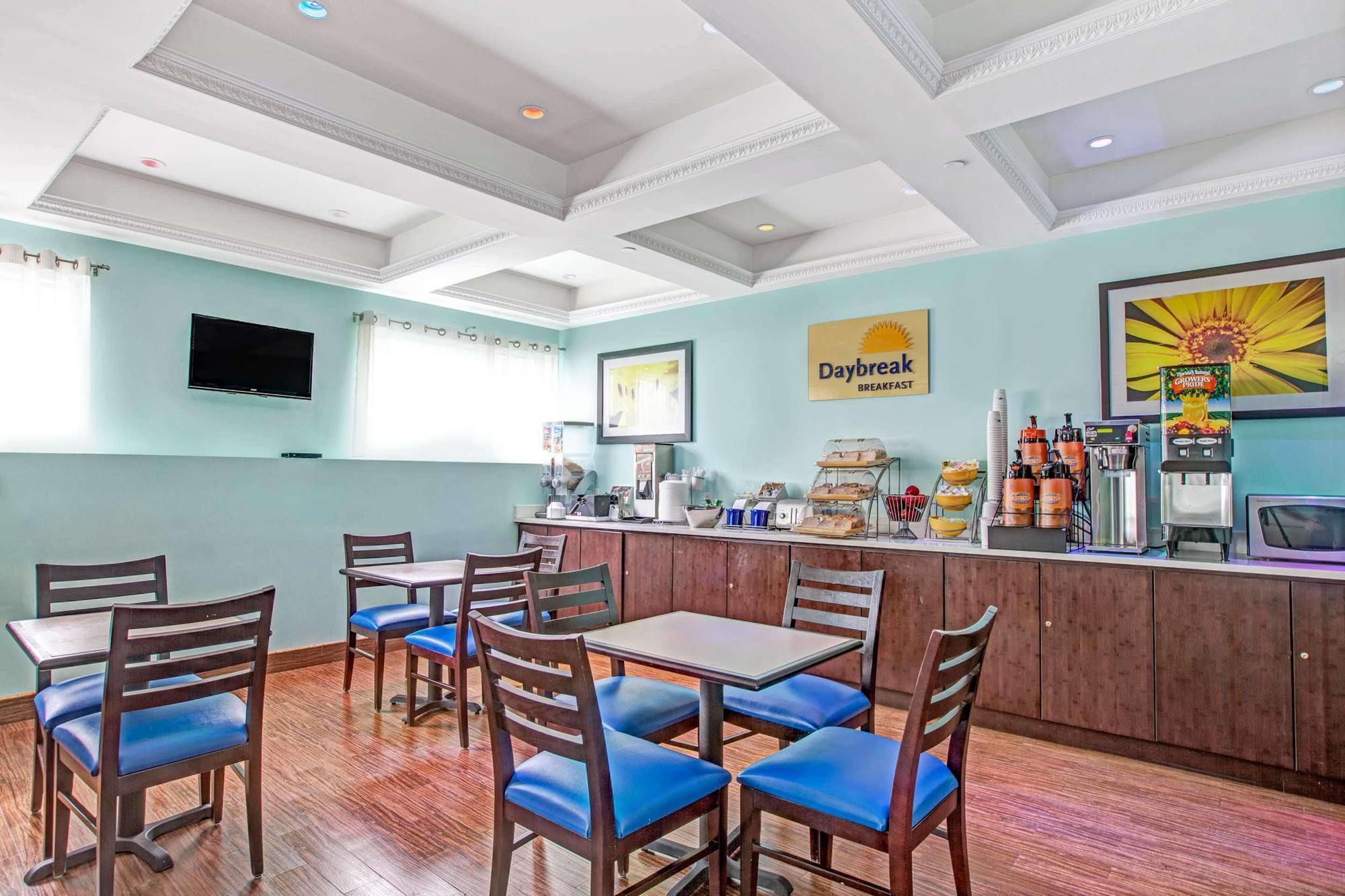 Days Inn & Suites By Wyndham Ozone Park/Jfk Airport New York Exterior photo