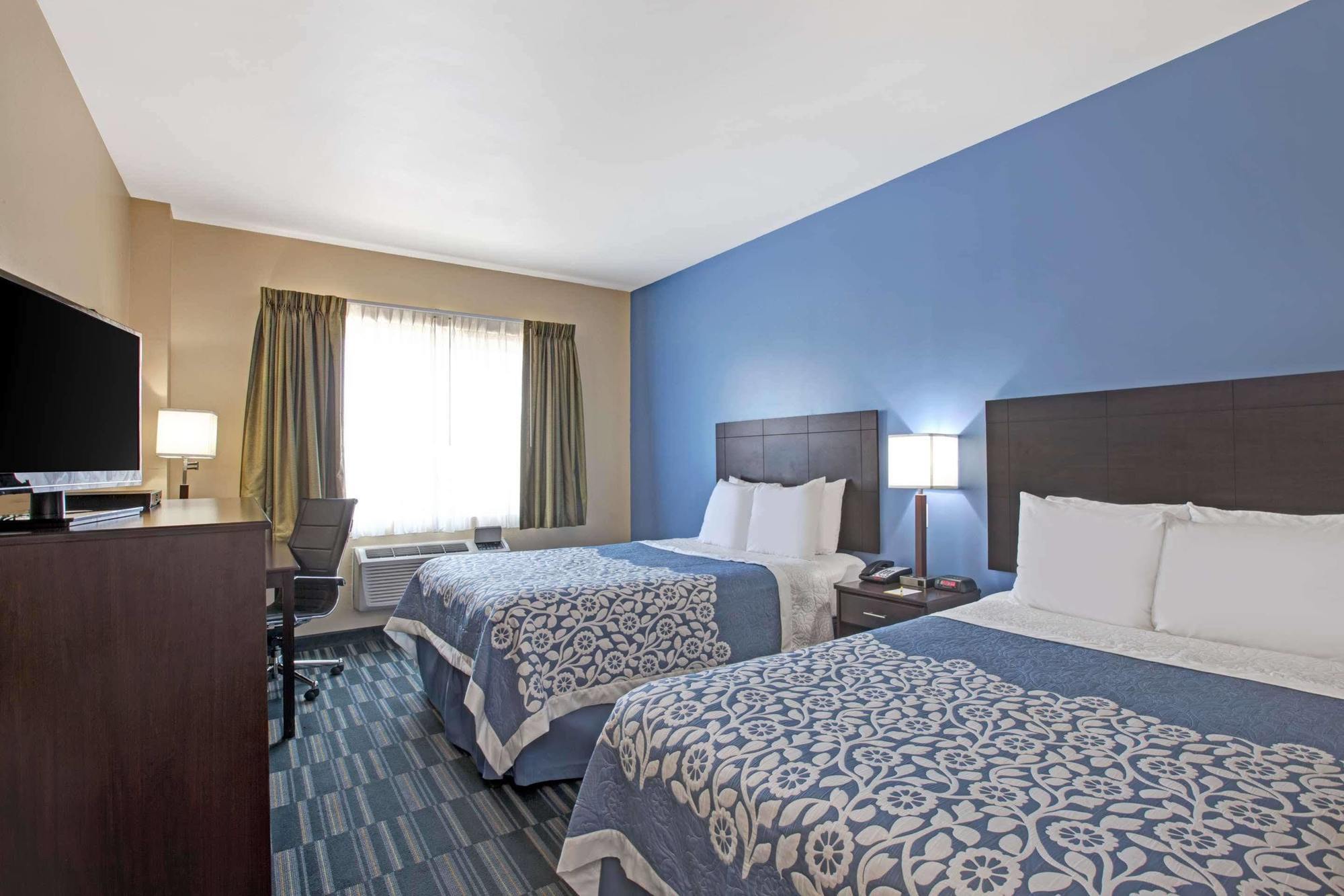 Days Inn & Suites By Wyndham Ozone Park/Jfk Airport New York Exterior photo