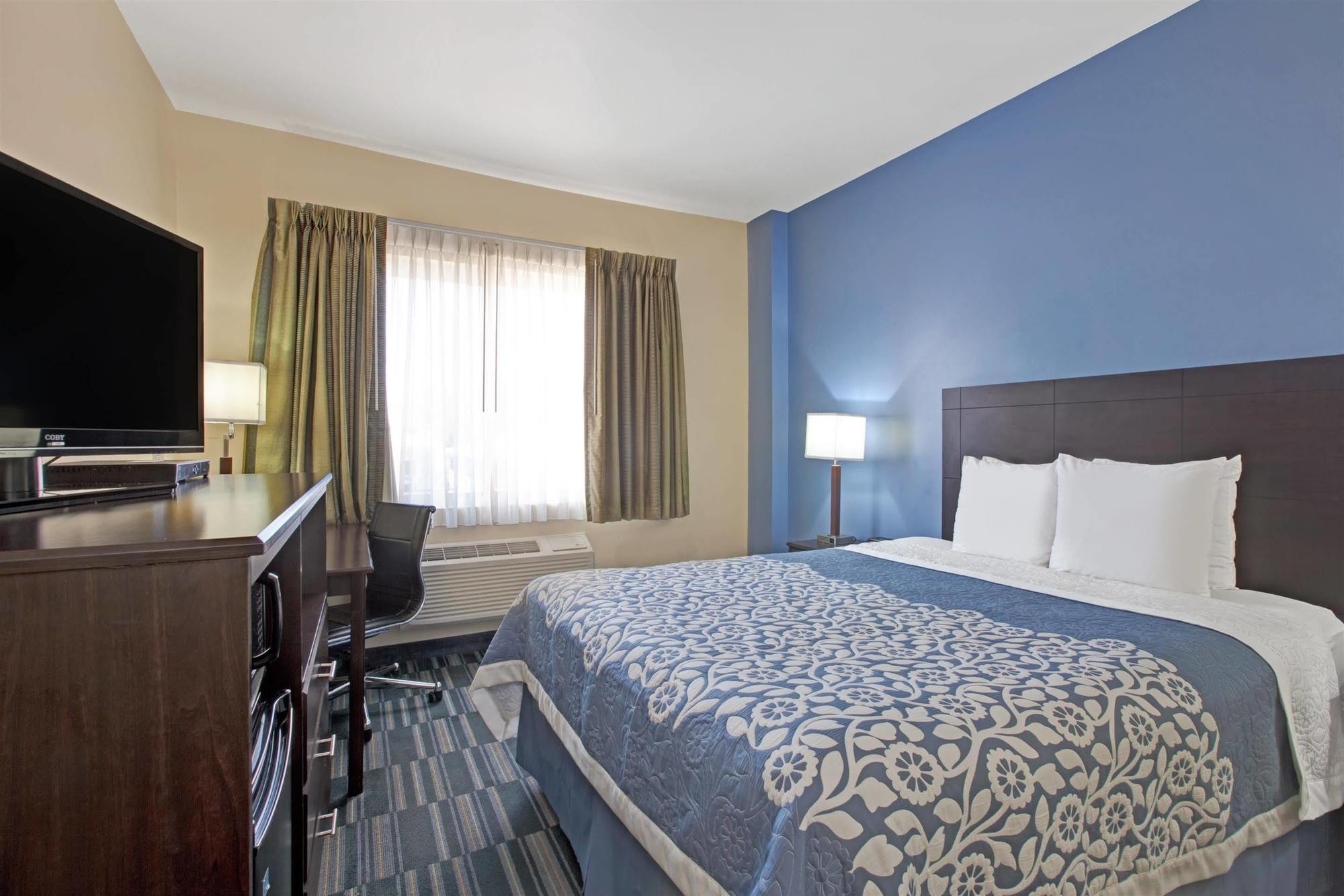 Days Inn & Suites By Wyndham Ozone Park/Jfk Airport New York Exterior photo